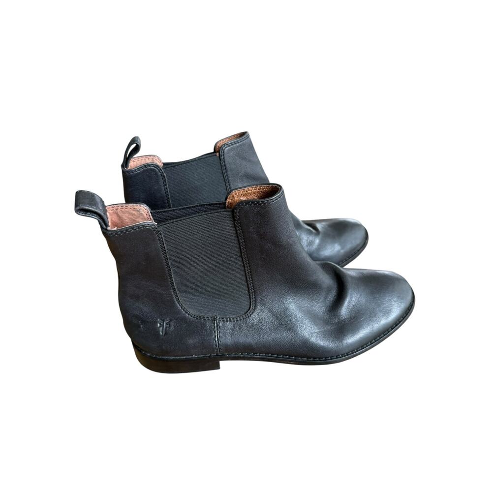 Frye Anna Chelsea Boot Black Leather Women’s 7.5
Classic Minimalist